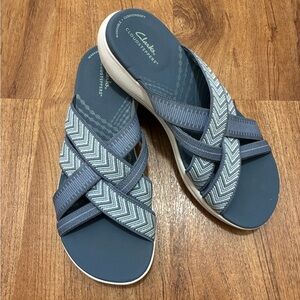 Clarks Women's Chevron Blue Sandals Great Pre Owned Condition